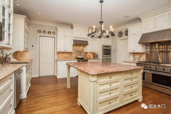 整木定制好，還是木工打制的家具好呢？